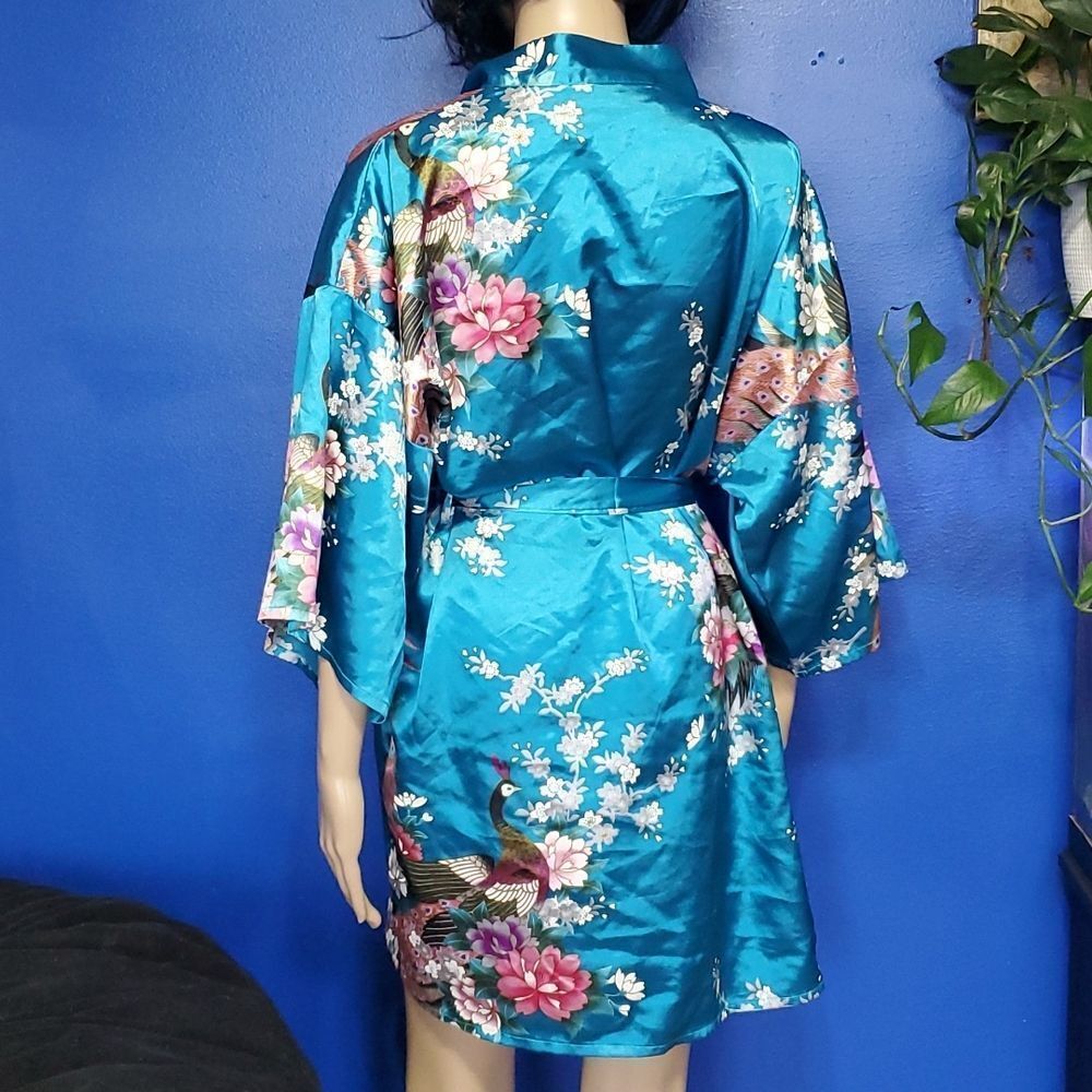 Satin Gorgeous Kimono Style Robe ✨️ - Picture 6 of 11